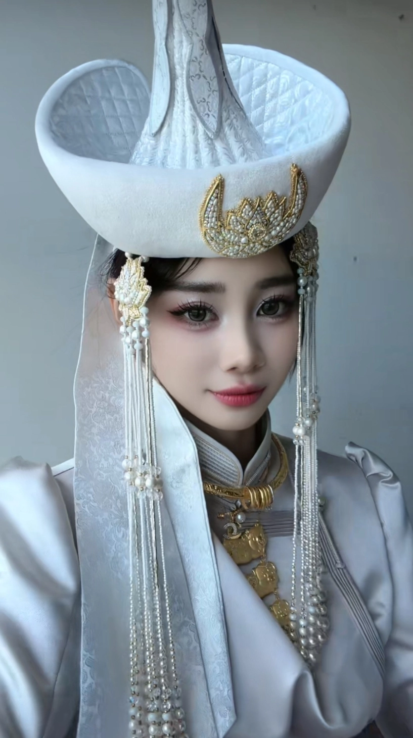 Trang phục chàng rể mông cổ gây chú ý ở lễ rước dâu việt - 5