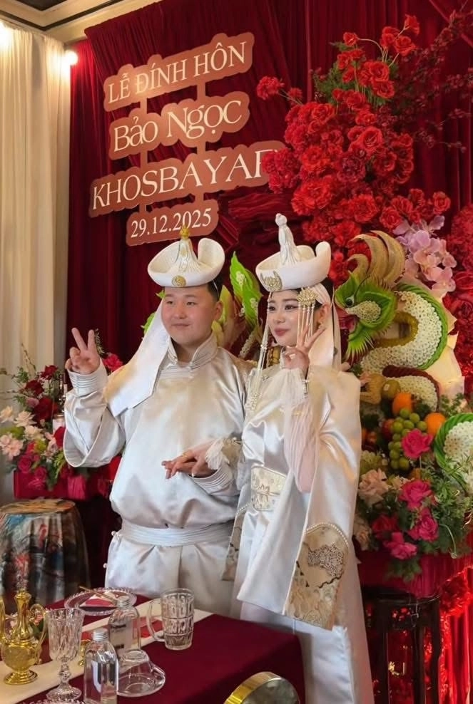 Trang phục chàng rể mông cổ gây chú ý ở lễ rước dâu việt - 7