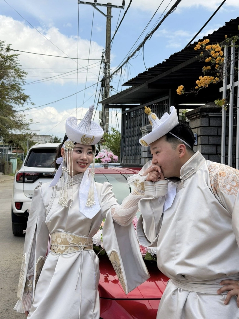 Trang phục chàng rể mông cổ gây chú ý ở lễ rước dâu việt - 8