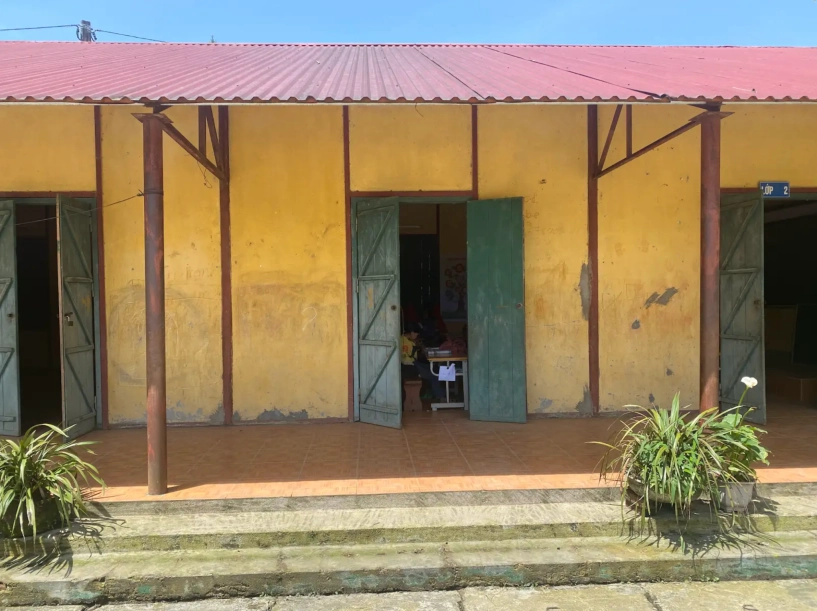 Uniqlo khởi động tuần lễ cảm ơn trích doanh thu ut mickey mouse xây hai điểm trường - 3