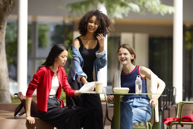 Uniqlo xuânhè 2026 màu sắc và phom dáng mới của sự tối giản - 4