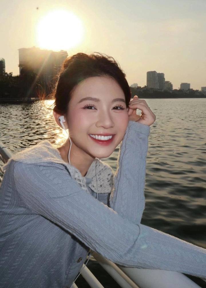 Vẻ ngọt ngào của diễn viên sinh năm 2001 đóng cùng lúc 2 phim giờ vàng vtv - 9