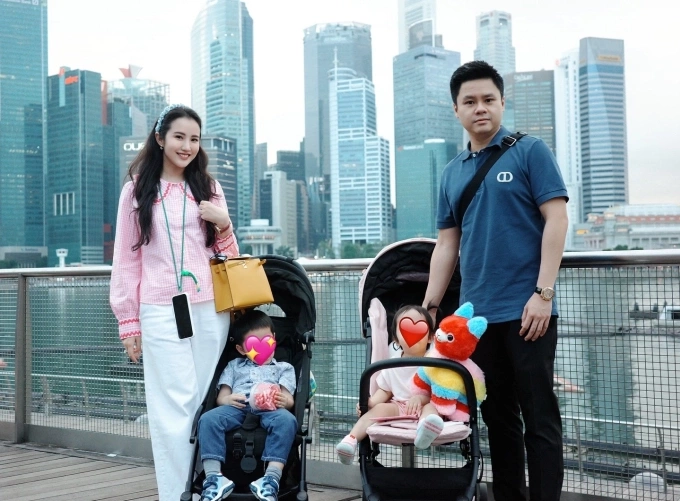 Vợ phan thành xách túi hơn nửa tỷ đồng vi vu cùng chồng - 3