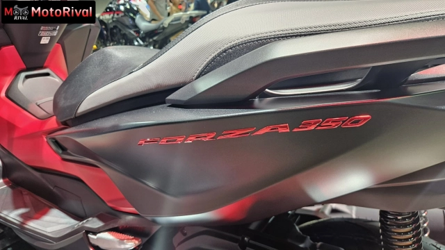 Cận cảnh honda forza 350 thế hệ mới vừa ra mắt tại bims 2026 với giá bán rẻ hơn cả sh350i - 1