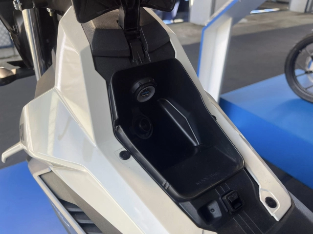 Cận cảnh từng chi tiết của suzuki raider r150 pro vừa lên kệ với giá bán khoảng 565 triệu đồng - 12