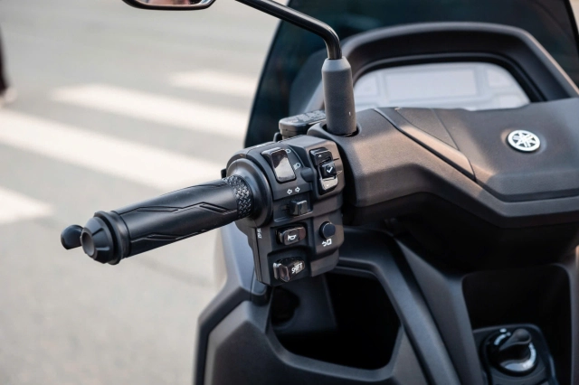 Chênh nhau 10 triệu đồng giữa yamaha nmax 155 tech max hay nvx 155 sp xe nào phù hợp với bạn - 8