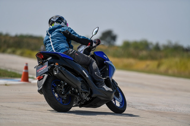 Chênh nhau 10 triệu đồng giữa yamaha nmax 155 tech max hay nvx 155 sp xe nào phù hợp với bạn - 17