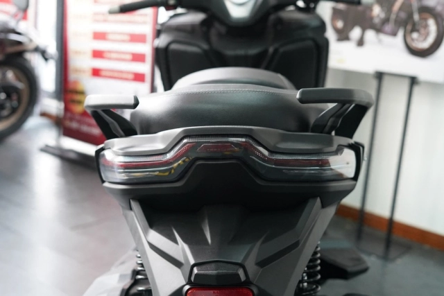 Chung nền tảng bmw c400 và có giá bán hơn 100 triệu đồng - voge sr4 max pro 2026 vừa ra mắt có gì - 6