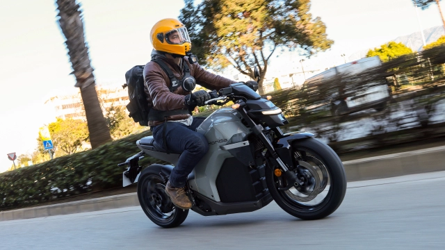 Đánh giá honda wn7 nakedbike điện đầu tiên của honda dành cho cuộc sống đô thị - 2