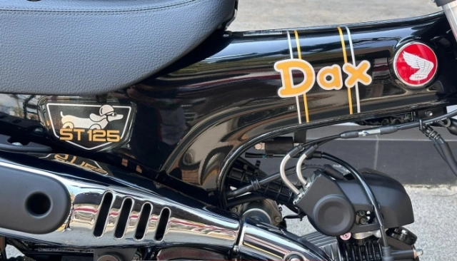 Hình ảnh thực tế của bộ đôi honda dax 2026 og white và og black vừa lên kệ tại đại lý - 4