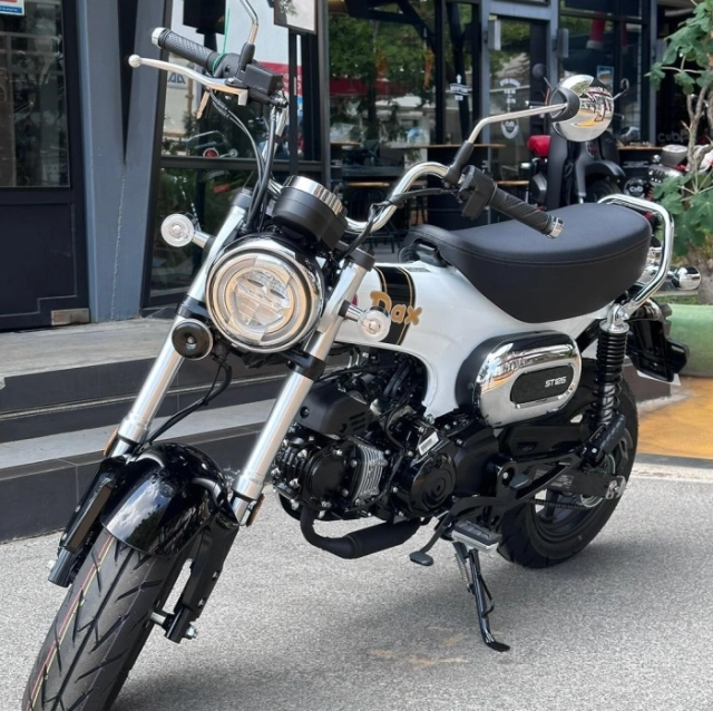 Hình ảnh thực tế của bộ đôi honda dax 2026 og white và og black vừa lên kệ tại đại lý - 5