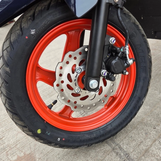 Hình ảnh thực tế của honda dio 125 x edition màn hình tft usb-c và diện mạo hai tông màu ấn tượng - 5