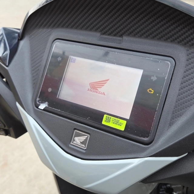 Hình ảnh thực tế của honda dio 125 x edition màn hình tft usb-c và diện mạo hai tông màu ấn tượng - 6