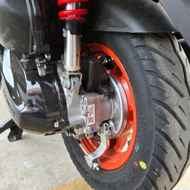 Hình ảnh thực tế của honda dio 125 x edition màn hình tft usb-c và diện mạo hai tông màu ấn tượng - 7