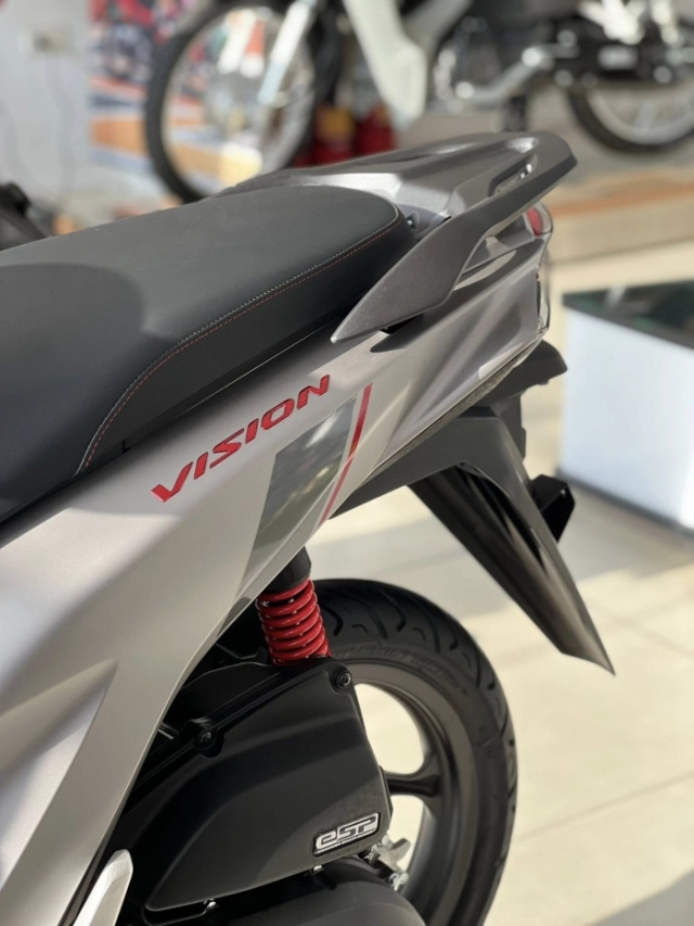 Hình ảnh thực tế của honda vision 2026 vừa lên kệ tại các đại lý trong nước - 5