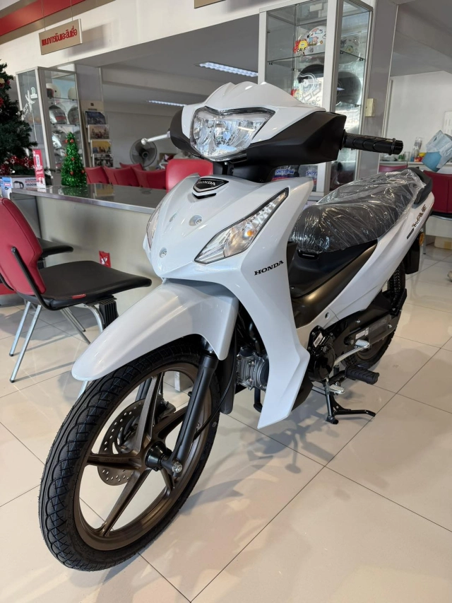 Hình ảnh thực tế của honda wave 110 2026 nhanh chóng lên kệ tại các đại lý - 2