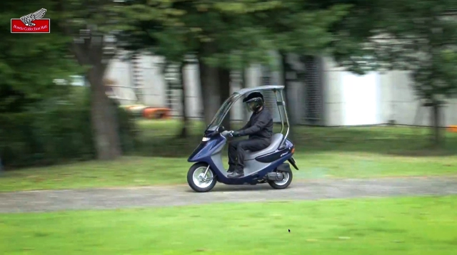 Hồi ức 2 bánh - khám phá mẫu xe ga có mái che và cần gạt nước như ô tô của honda - 16