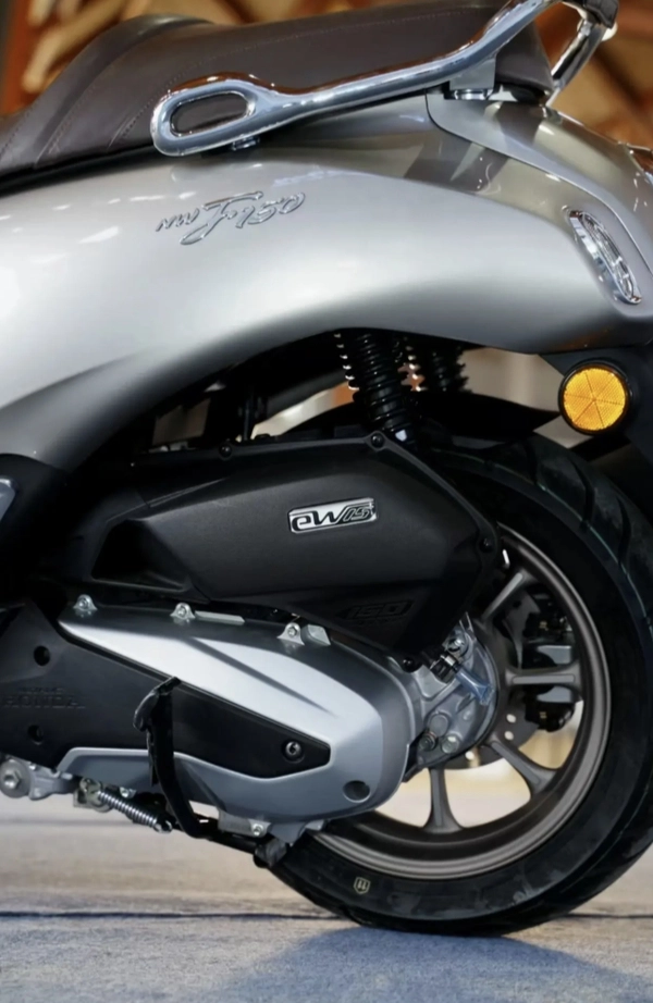 Honda ra mắt xe ga cổ điển 150cc mới có radar màn tft abs 2 kênh mà giá chỉ 50 triệu đồng - 7