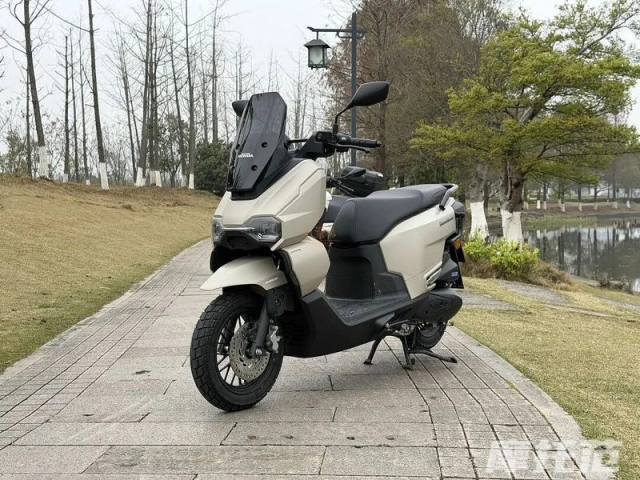 Honda ra mắt xe ga thích đi xa hooride125 có abs tcs màn hình tft cốp 35 lít nhưng giá cực mềm - 5