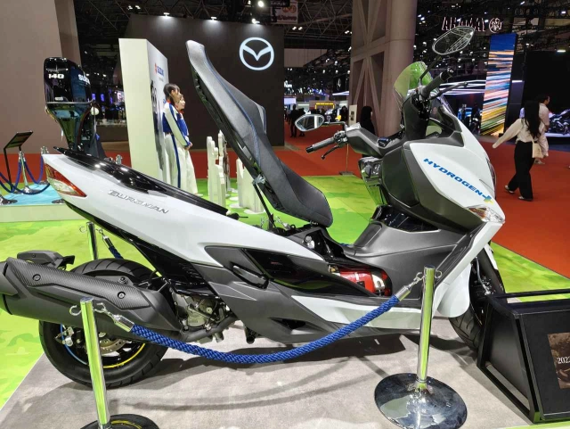 Khám phá từng ngóc ngách của suzuki burgman hydrogen chạy bằng hydro tại jms 2025 - 5