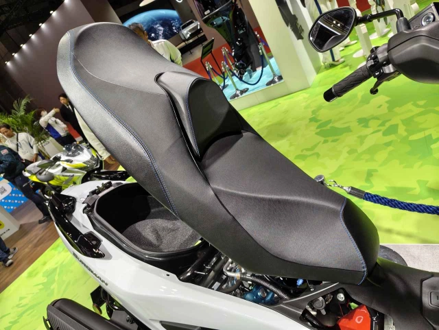 Khám phá từng ngóc ngách của suzuki burgman hydrogen chạy bằng hydro tại jms 2025 - 15