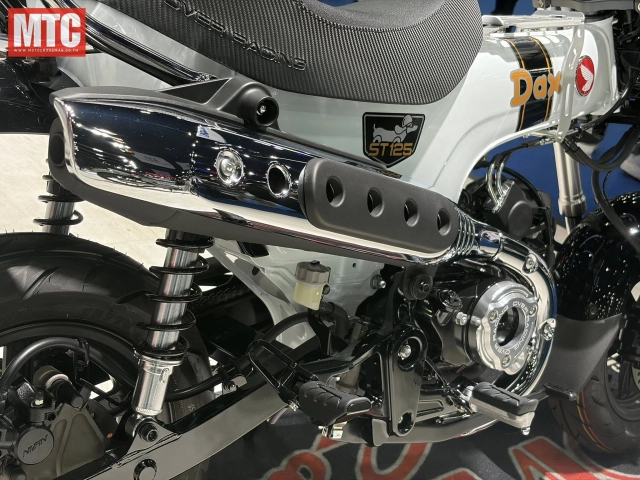 Không cần độ nữa honda dax 125 over racing bản full đồ chơi chính hãng vừa xuất hiện - 1