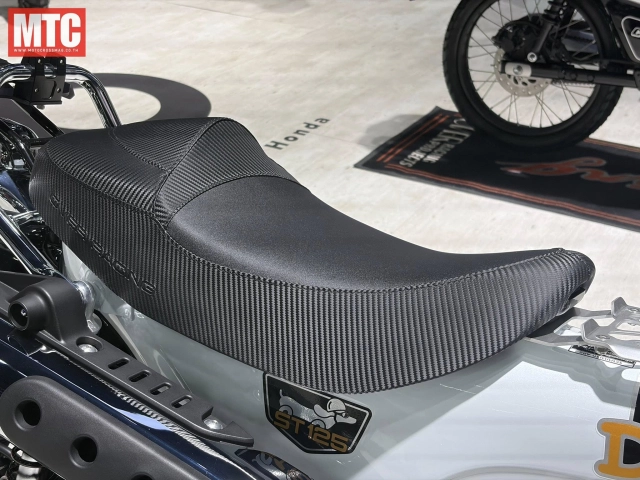 Không cần độ nữa honda dax 125 over racing bản full đồ chơi chính hãng vừa xuất hiện - 7