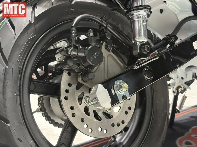 Không cần độ nữa honda dax 125 over racing bản full đồ chơi chính hãng vừa xuất hiện - 18