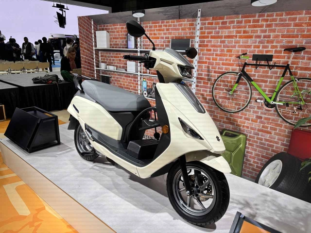 Nay mới có dịp săm soi toàn bộ chi tiết của chiếc xe điện e-address của suzuki - 1