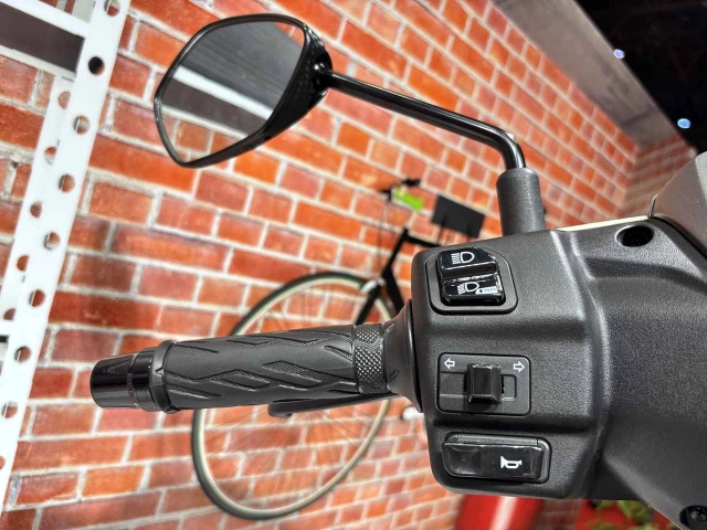 Nay mới có dịp săm soi toàn bộ chi tiết của chiếc xe điện e-address của suzuki - 12