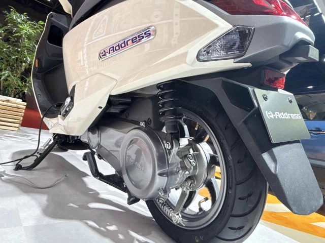 Nội soi bên trong xe điện e-address tôi thấy được sự nghiêm túc trong từng chi tiết của suzuki - 10