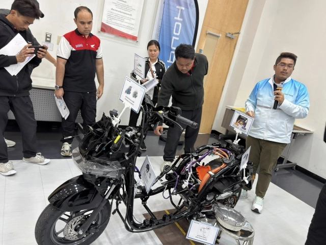Nội soi chi tiết bên trong honda uc3 thoạt nhìn đơn giản tháo ra thấy choáng - 1