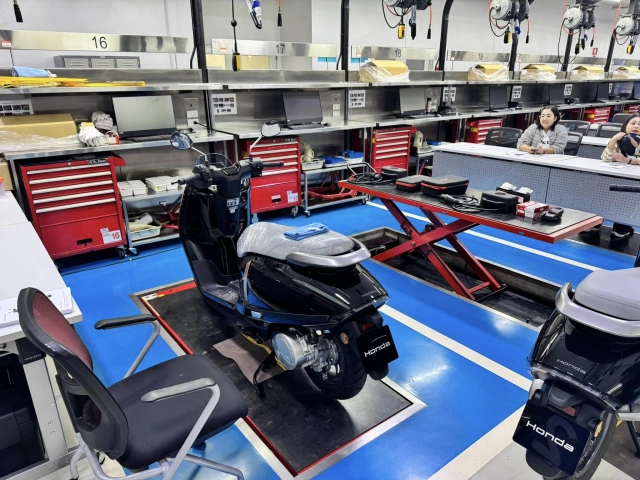 Nội soi chi tiết bên trong honda uc3 thoạt nhìn đơn giản tháo ra thấy choáng - 3
