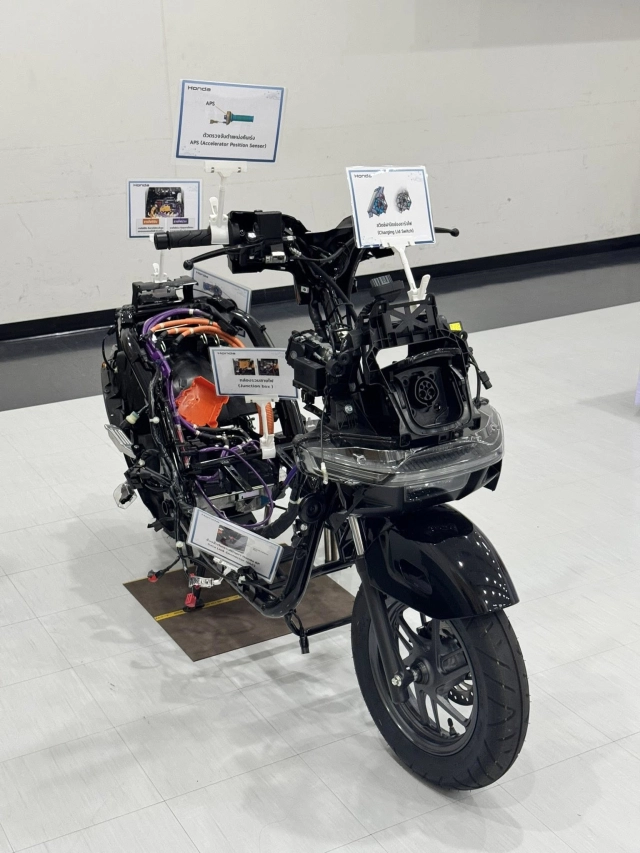 Nội soi chi tiết bên trong honda uc3 thoạt nhìn đơn giản tháo ra thấy choáng - 4