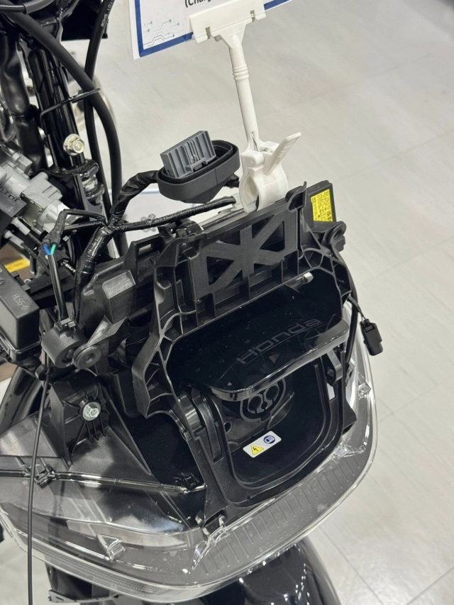 Nội soi chi tiết bên trong honda uc3 thoạt nhìn đơn giản tháo ra thấy choáng - 10