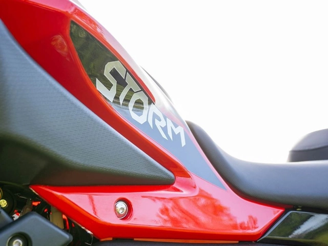 Storm 200 2026 mẫu xe côn tay 200cc với giá bán ngang ngửa honda sh160i có gì thú vị - 4