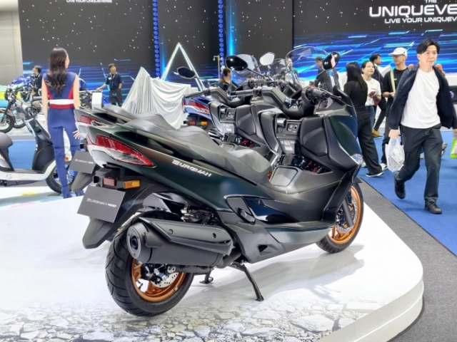 Suzuki burgman 400 2026 ra mắt đổi màu bên ngoài và có nhiều nâng cấp ở bên trong - 7