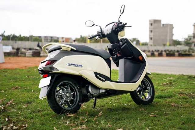 Suzuki công bố giá bán của e-access mẫu xe điện có pin và cách sạc giống honda uc3 - 1