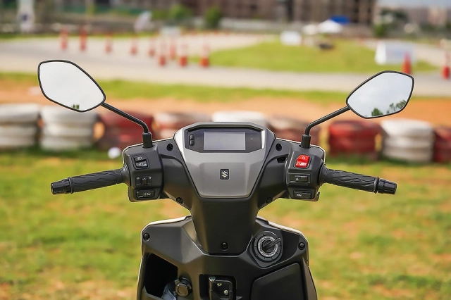 Suzuki công bố giá bán của e-access mẫu xe điện có pin và cách sạc giống honda uc3 - 12