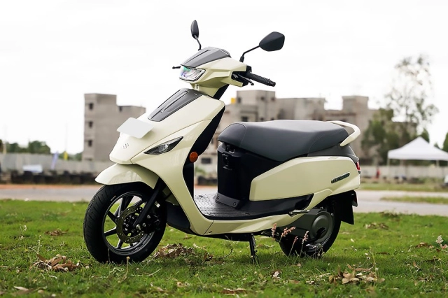 Suzuki công bố giá bán của e-access mẫu xe điện có pin và cách sạc giống honda uc3 - 15