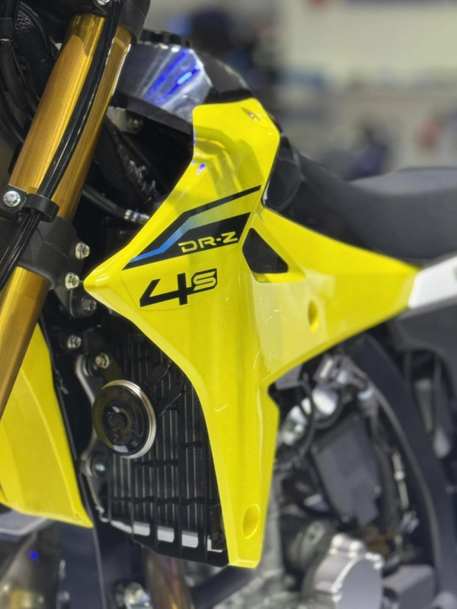 Suzuki dr-z4s rally với cấu hình chuẩn xe đua địa hình có giá quy đổi hơn 200 triệu đồng - 4