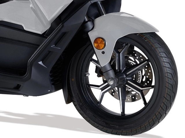 Tân binh xe ga adventure từ tây ban nha rieju x-over 125 và 357 có đủ sức làm khó honda adv - 7